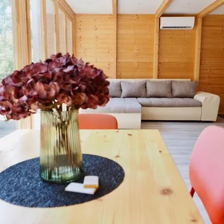Pomale Vendeghaz Ferienhaus *